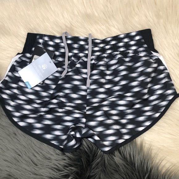 Nike Dri Fit Running shorts NWT - Picture 2 of 4